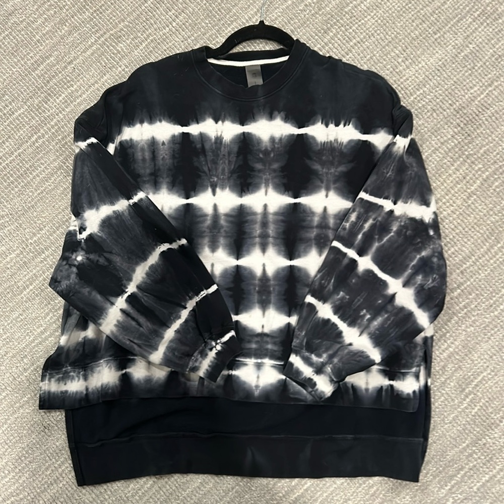 Electric & Rose black and white sweatshirt size Small